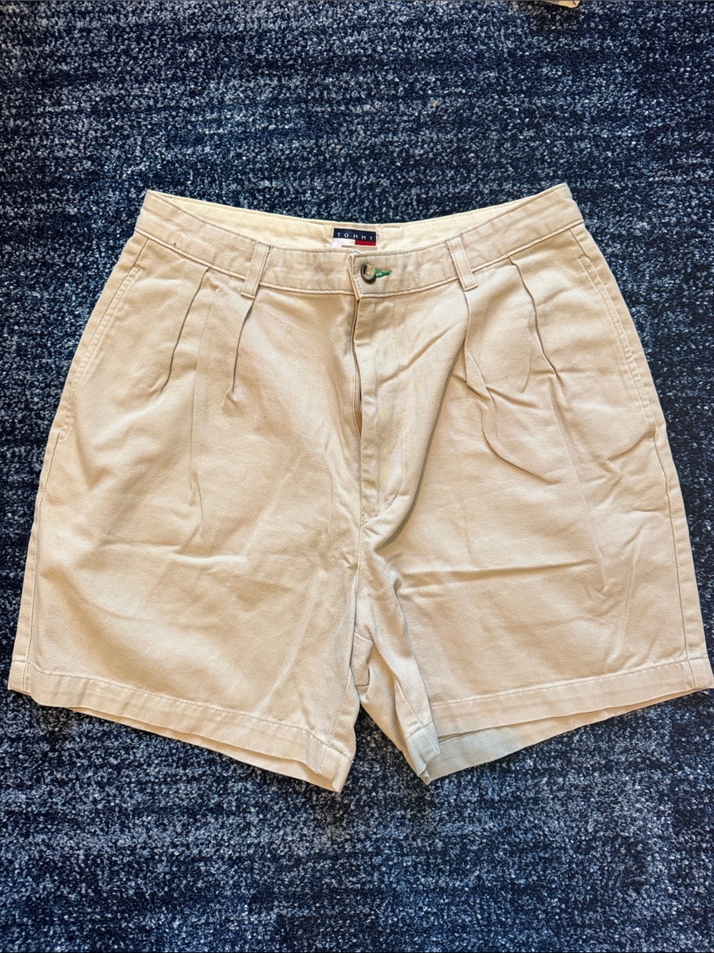 Tommy Hilfiger Men's Cream Flat Front Pleated Shorts Size 32